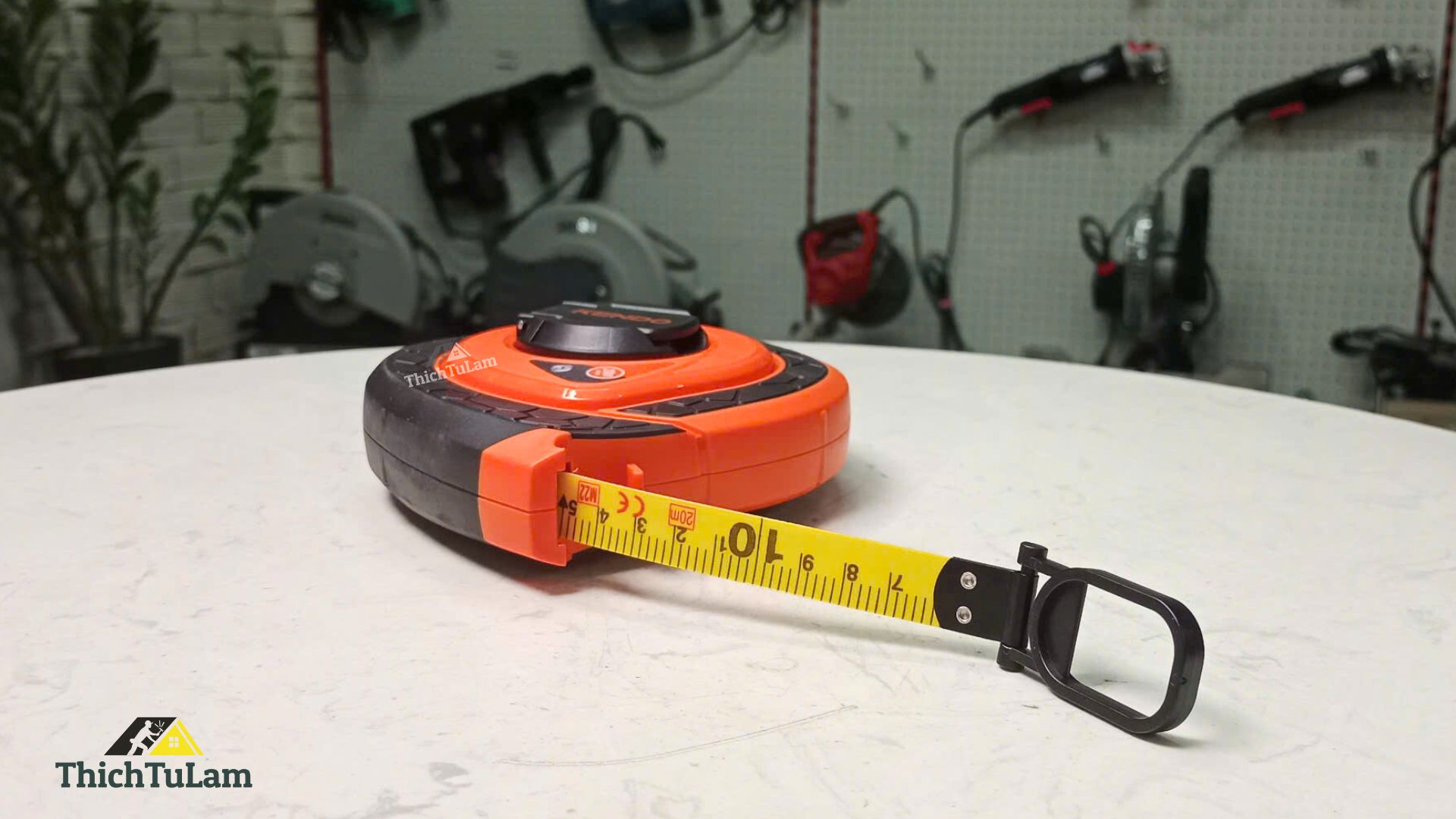 Thước cuộn sợi thủy tinh kích thước 20m×15mm Kendo 35171