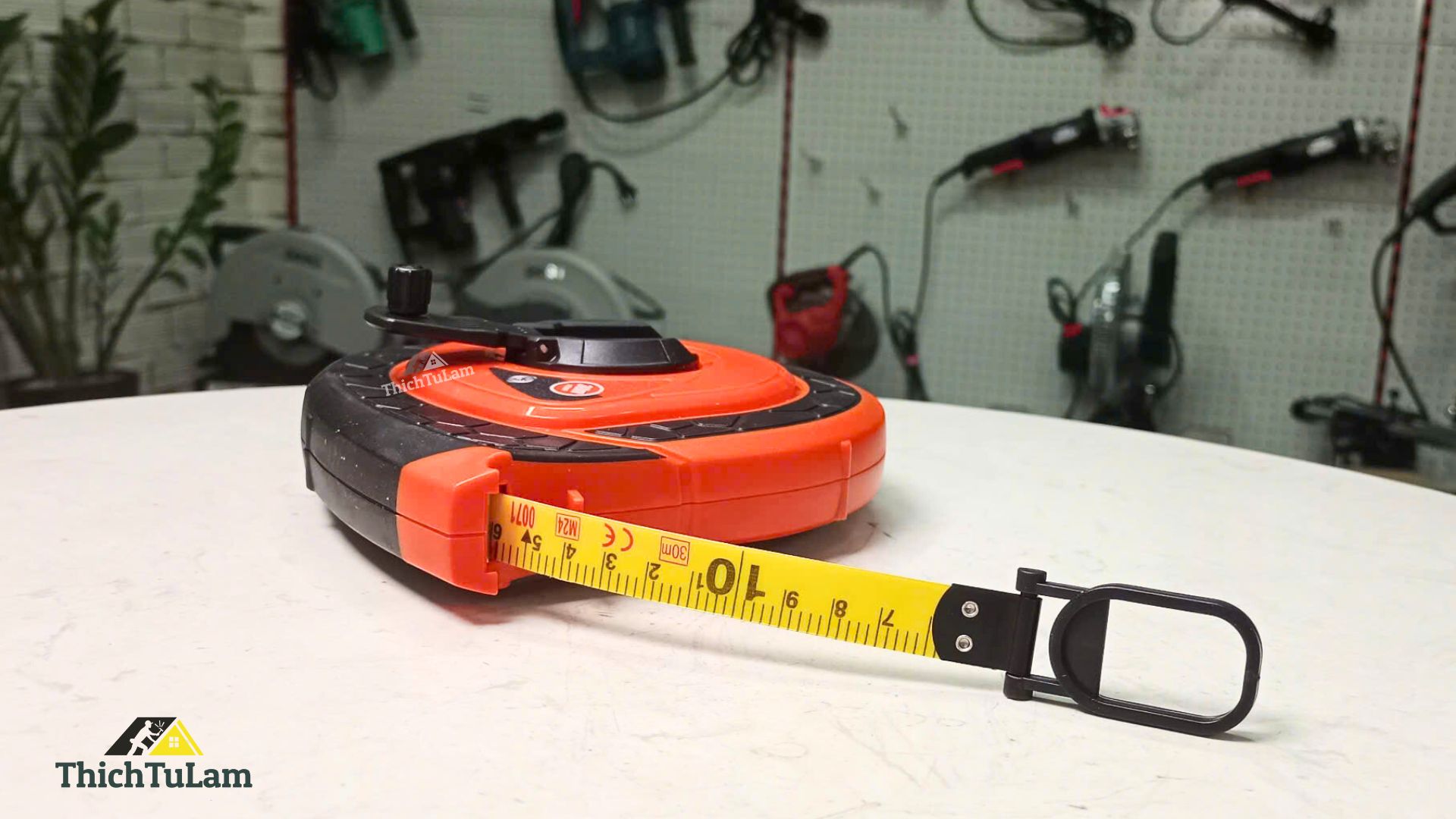 Thước cuộn sợi thủy tinh kích thước 30m×15mm Kendo 35173