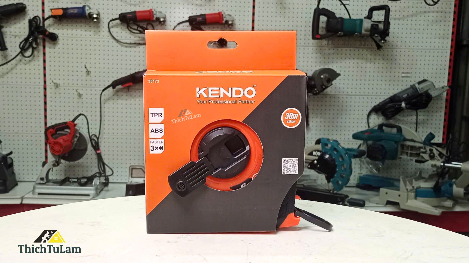 Thước cuộn sợi thủy tinh kích thước 30m×15mm Kendo 35173