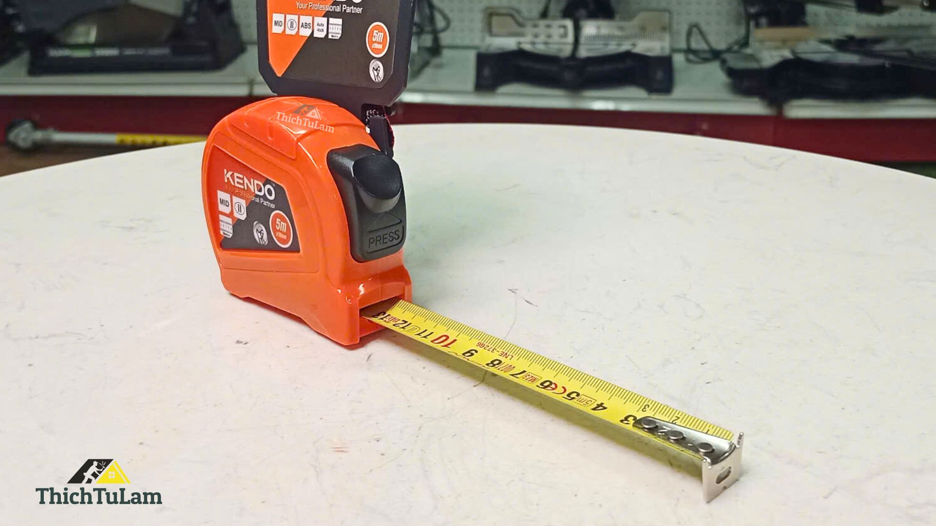 Thước cuộn thép tự khóa hệ mét 5mx19mm Kendo 35040