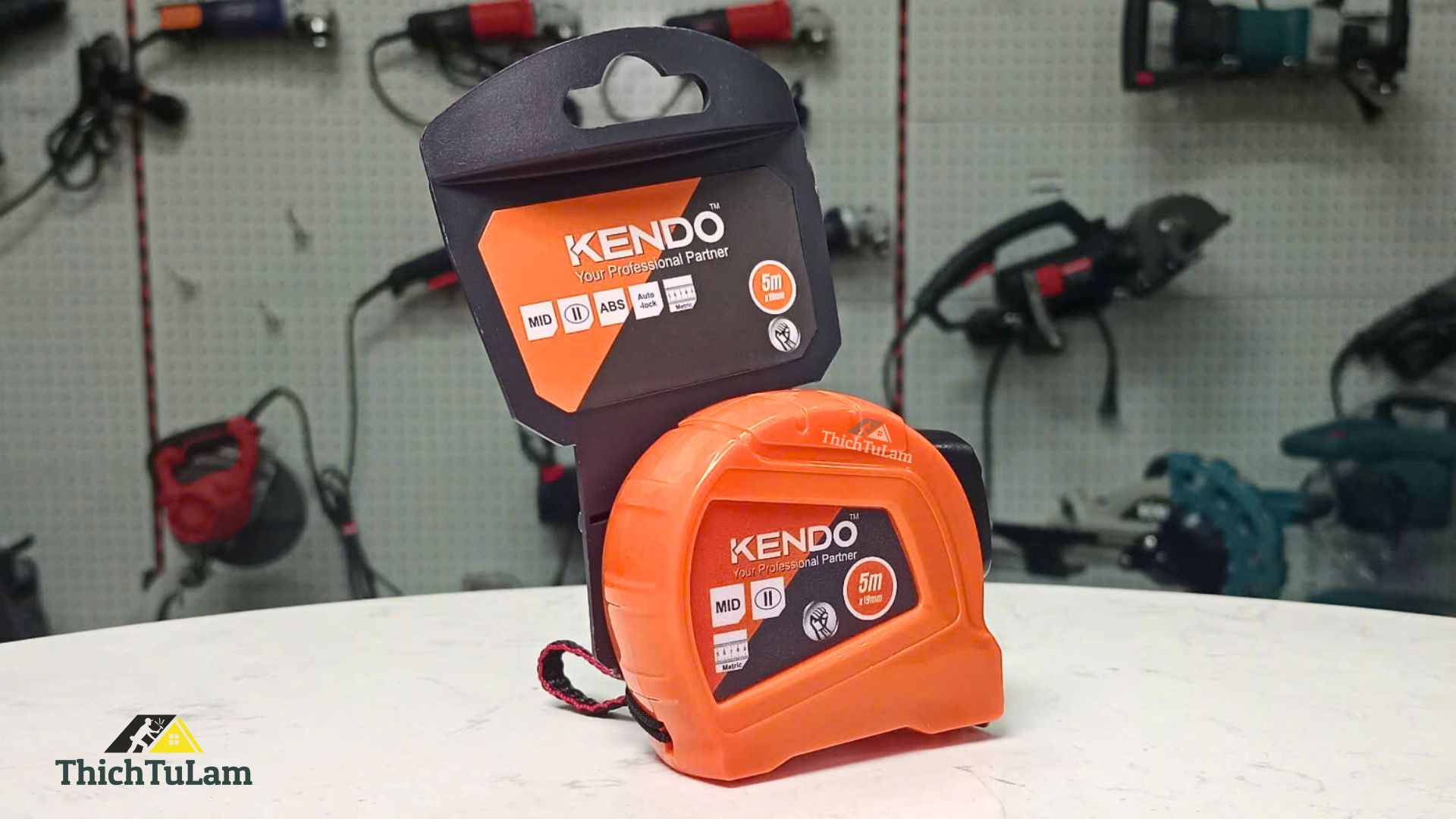 Thước cuộn thép tự khóa hệ mét 5mx19mm Kendo 35040