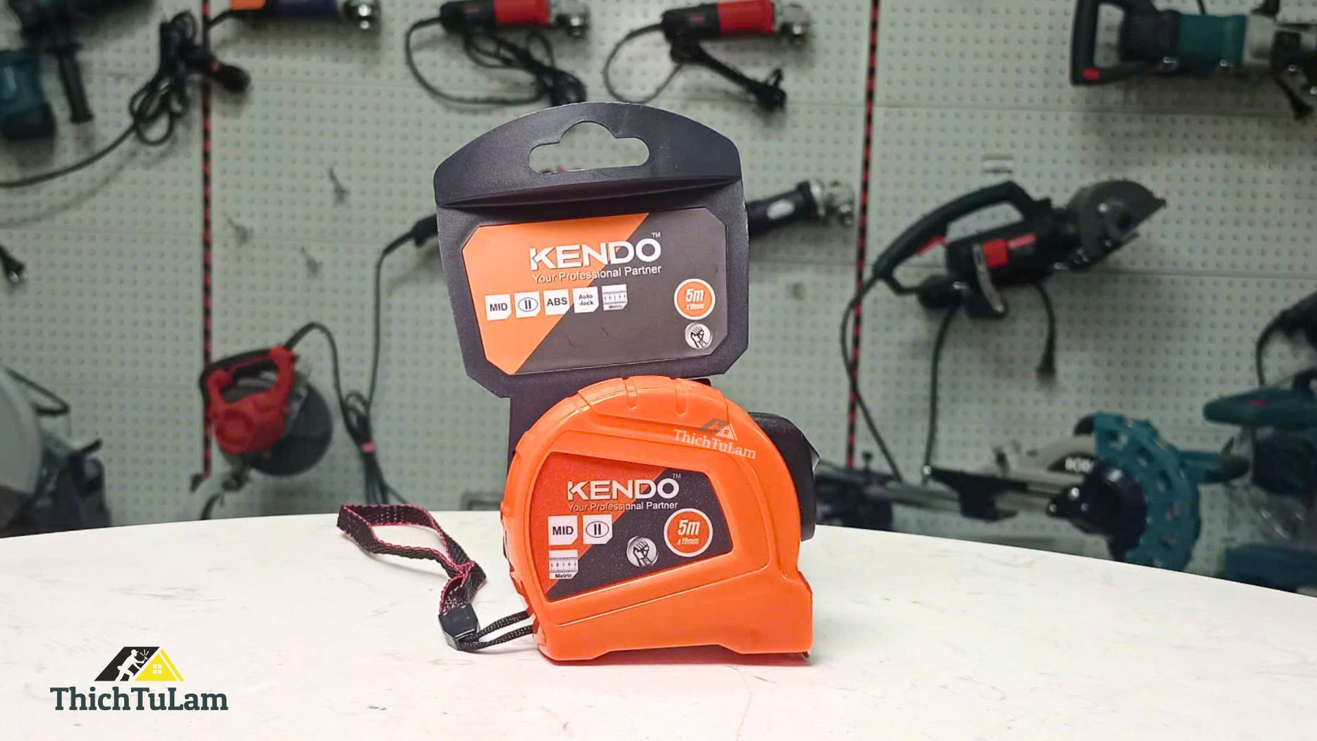 Thước cuộn thép tự khóa hệ mét 5mx19mm Kendo 35040