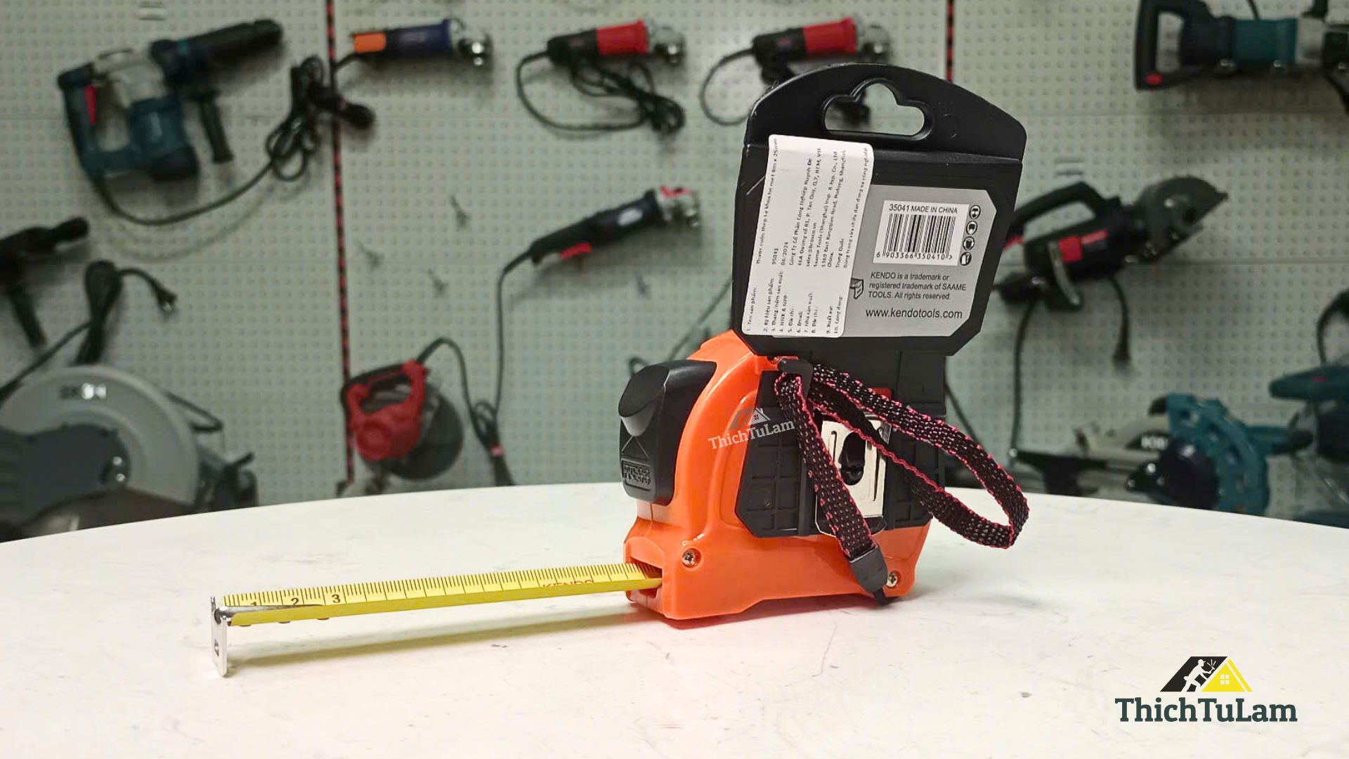 Thước cuộn thép tự khóa hệ mét 8mx25mm Kendo 35041
