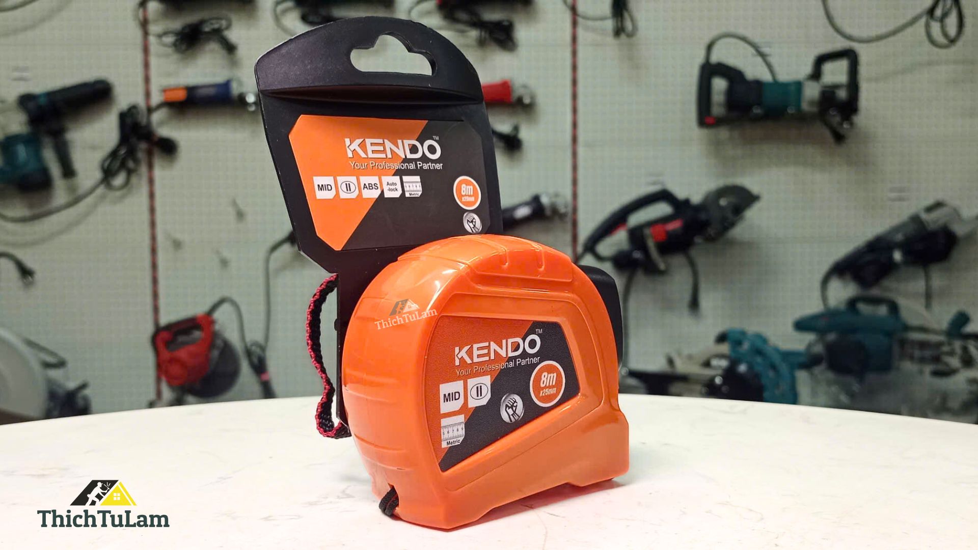 Thước cuộn thép tự khóa hệ mét 8mx25mm Kendo 35041