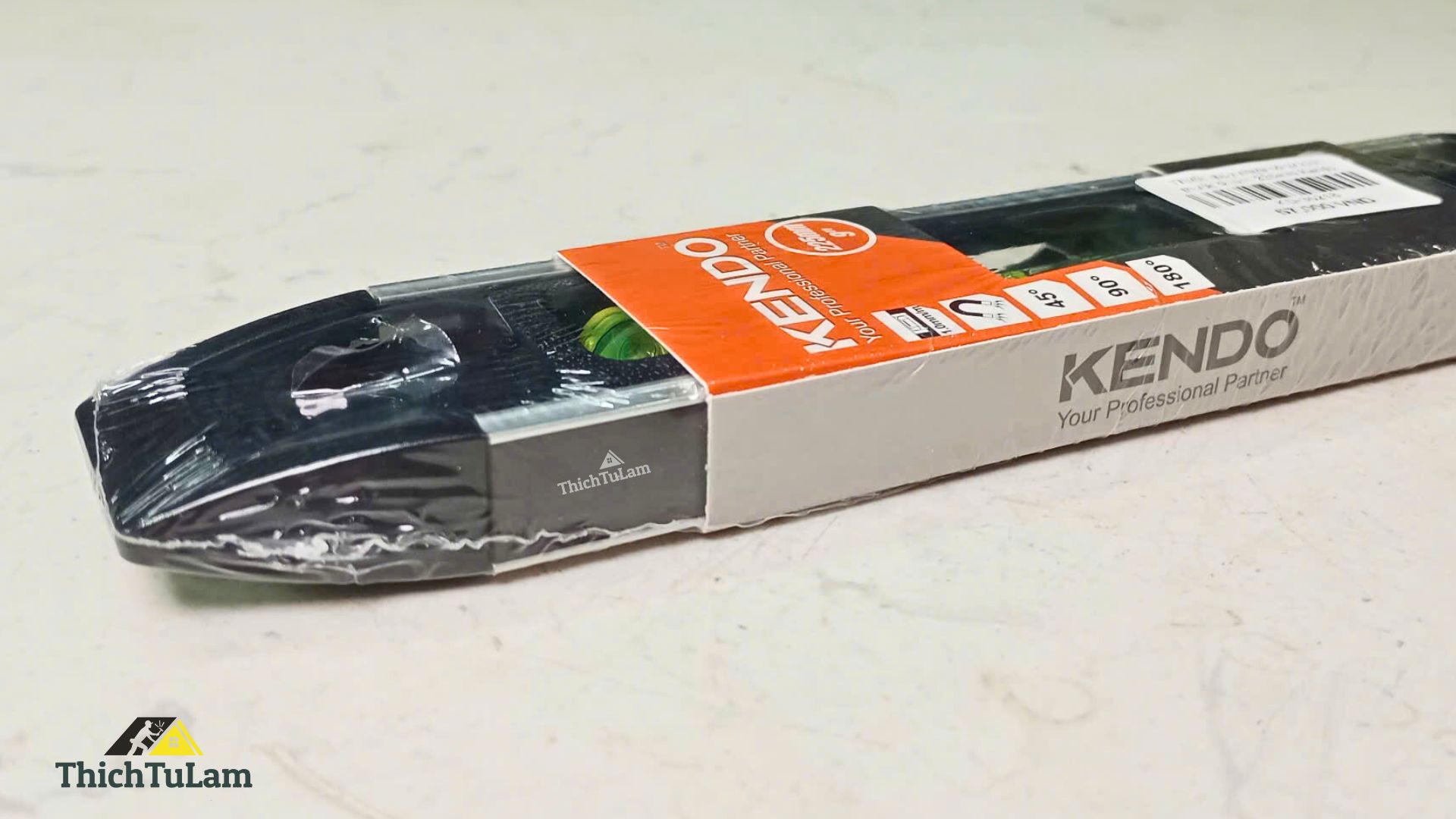 Thước thủy nhựa có từ kích thước 9 inch 225mm Kendo 35218