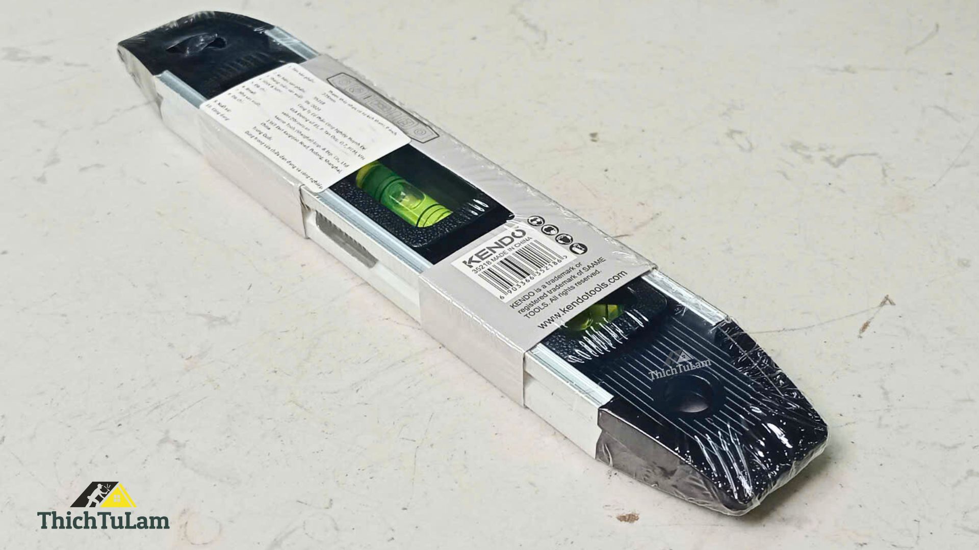 Thước thủy nhựa có từ kích thước 9 inch 225mm Kendo 35218