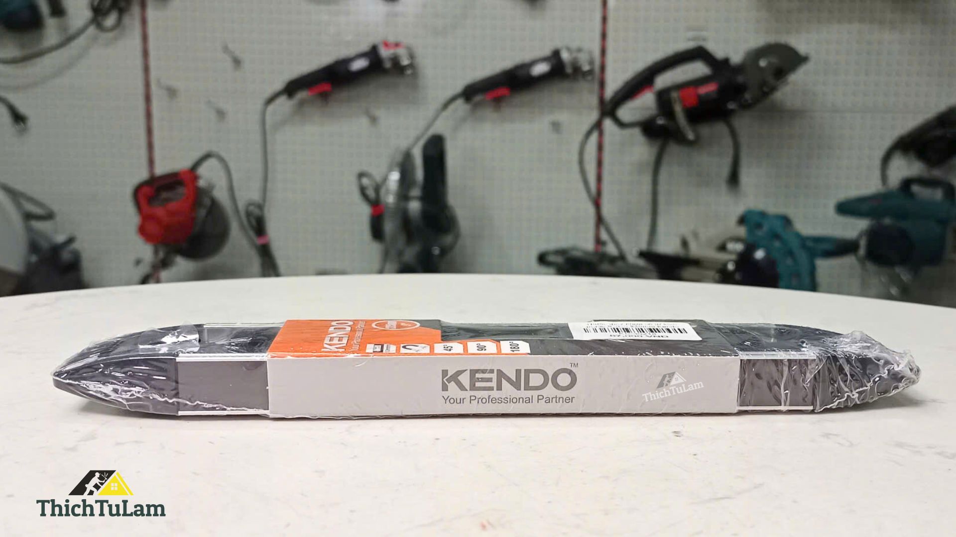 Thước thủy nhựa có từ kích thước 9 inch 225mm Kendo 35218