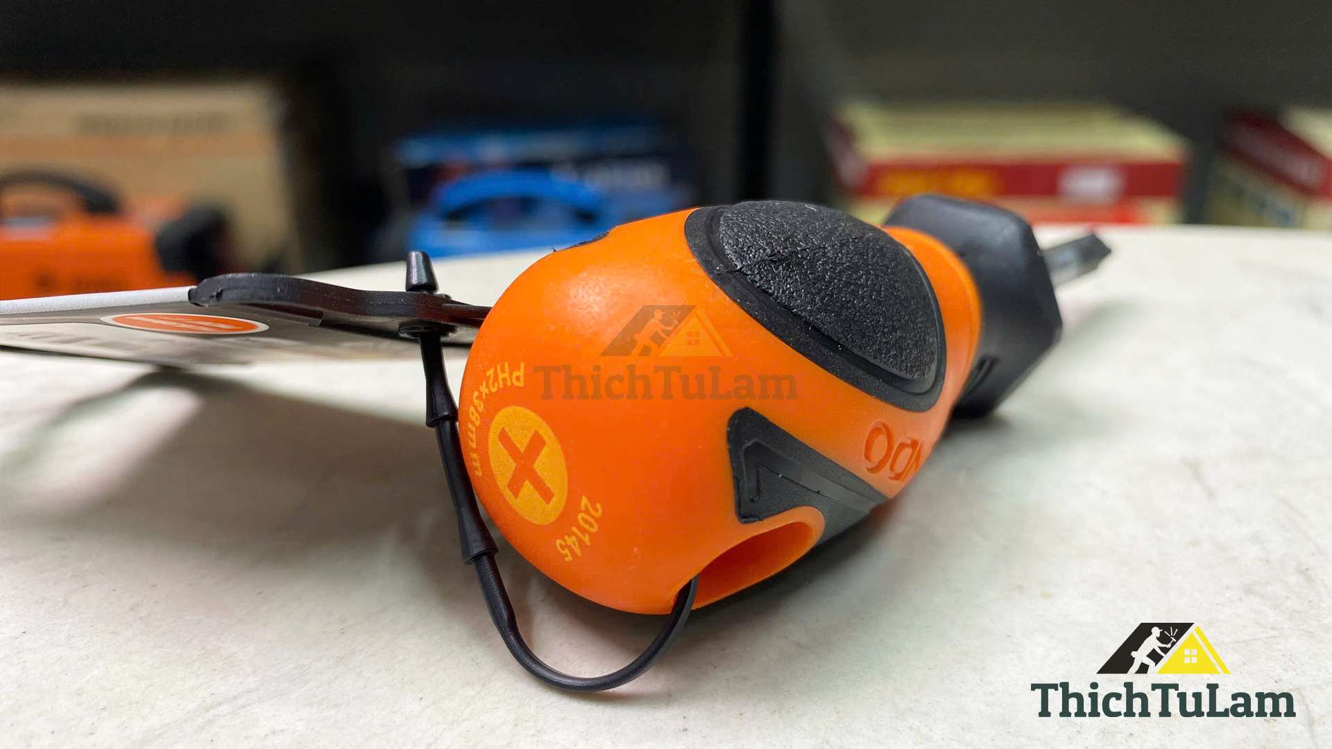 Tua vít bake bằng thép Cr-V tay cầm bọc cao su PH2 x 38mm Kendo 20145