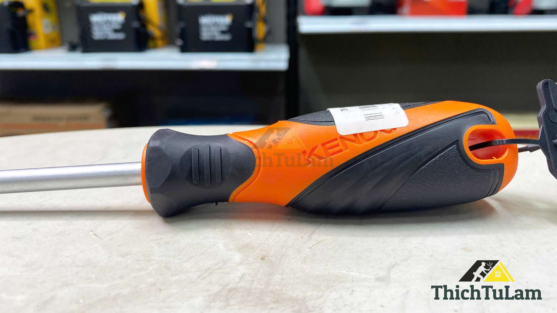 Tua vít bake bằng thép Cr-V tay cầm bọc cao su PH3x200mm Kendo 20137