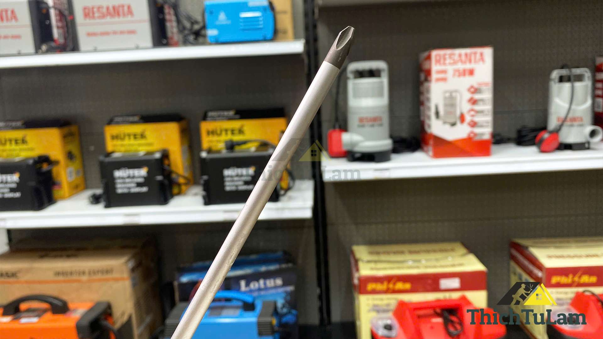 Tua vít bake bằng thép Cr-V tay cầm bọc cao su PH3x200mm Kendo 20137