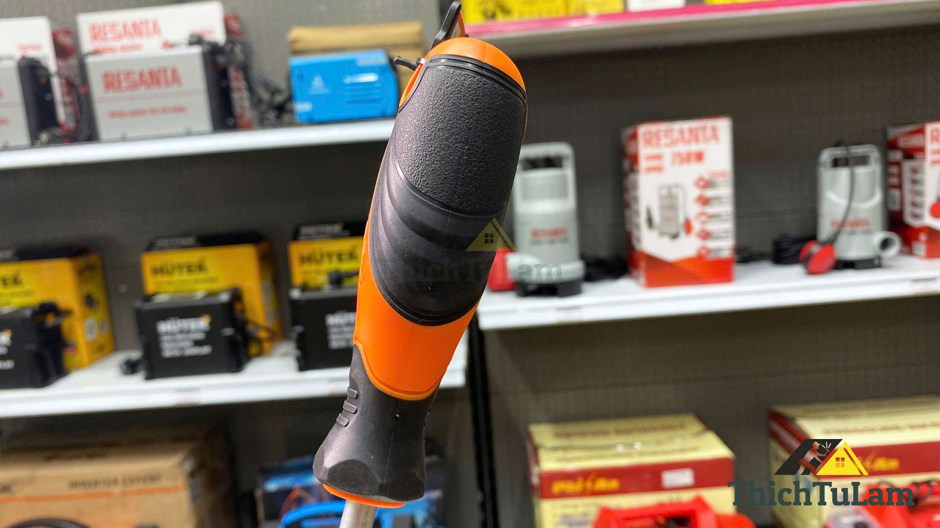 Tua vít bake bằng thép Cr-V tay cầm bọc cao su PH3x200mm Kendo 20137