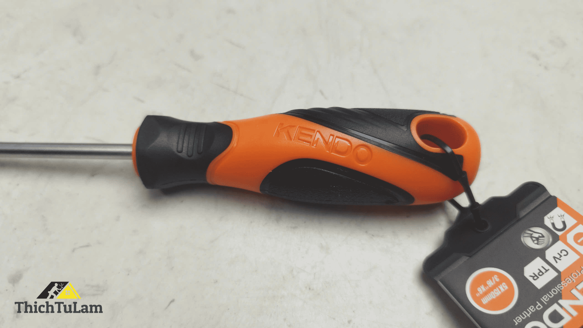 Tua vít dẹp bằng thép Cr-V tay cầm bọc cao su 4x0.8x100mm Kendo 20100