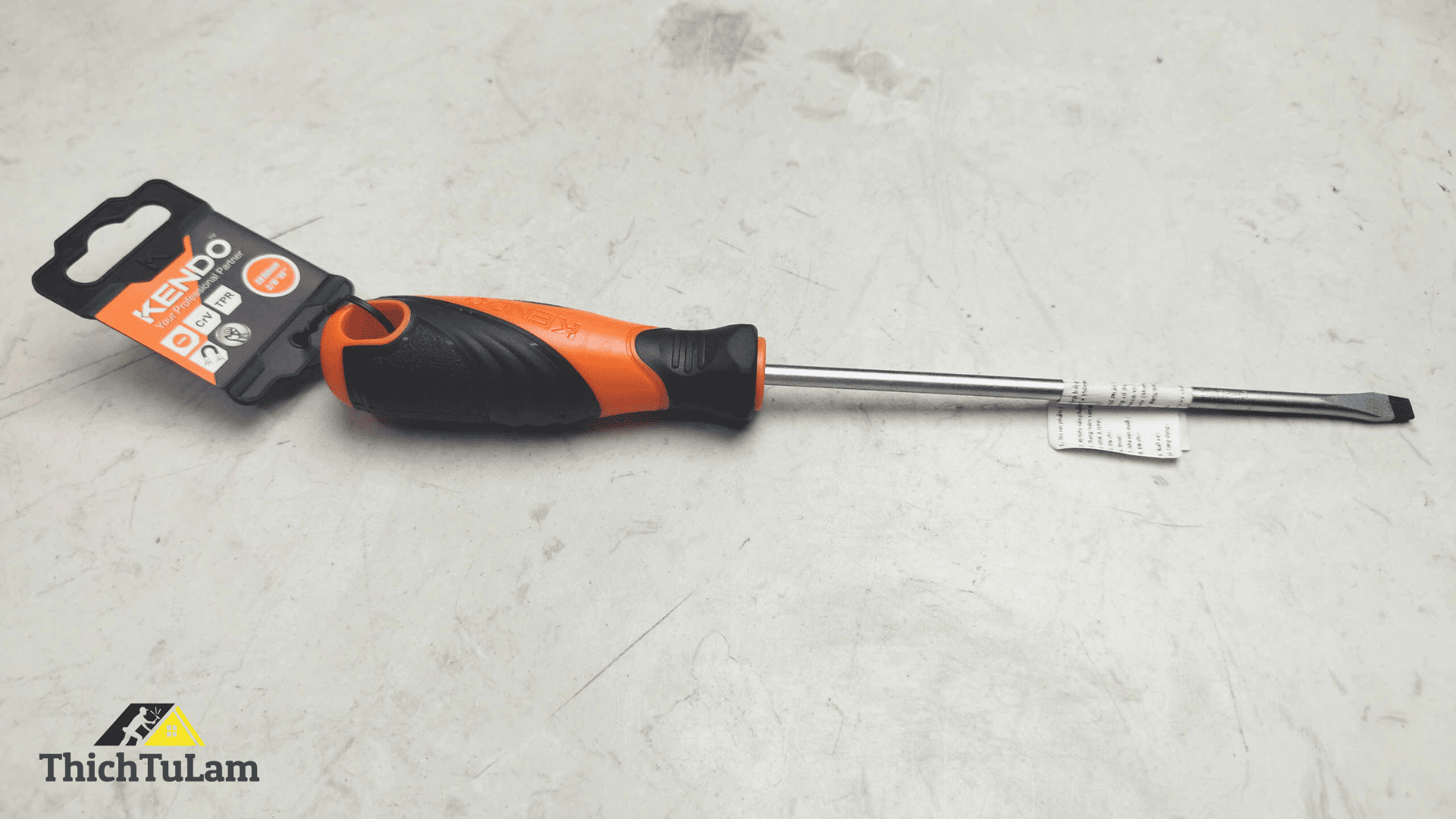 Tua vít dẹp bằng thép Cr-V tay cầm bọc cao su 4x0.8x100mm Kendo 20100