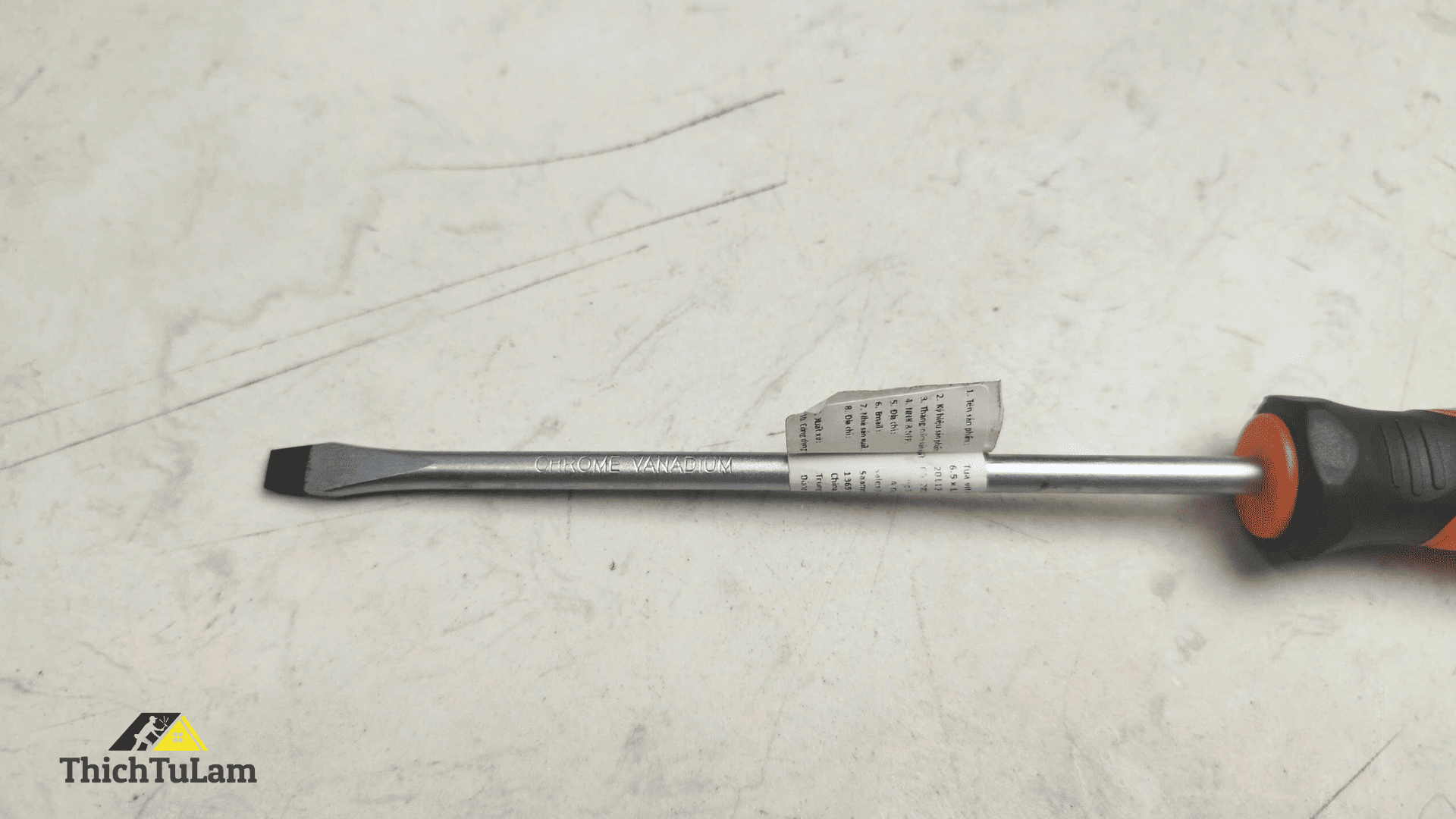 Tua vít dẹp bằng thép Cr-V tay cầm bọc cao su 6.5x1.2x150mm Kendo 20112