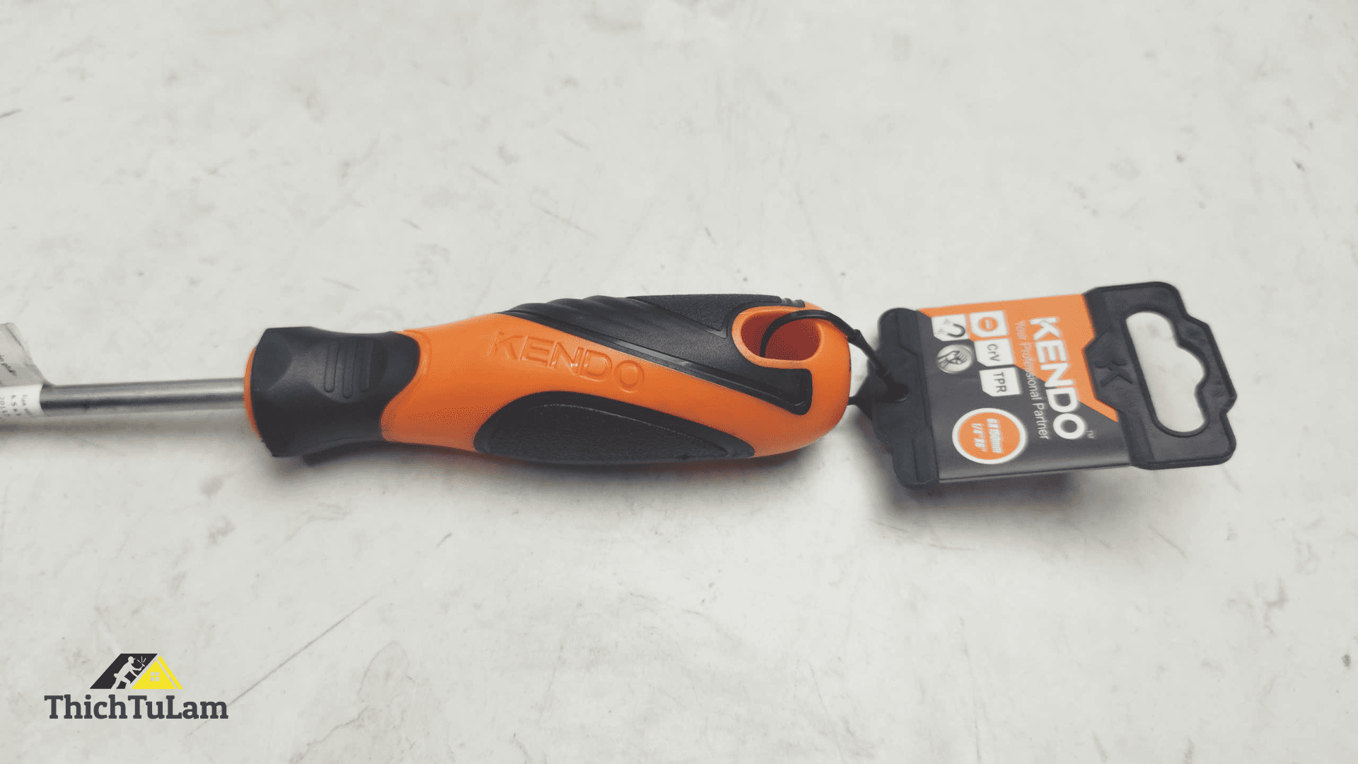 Tua vít dẹp bằng thép Cr-V tay cầm bọc cao su 6.5x1.2x150mm Kendo 20112