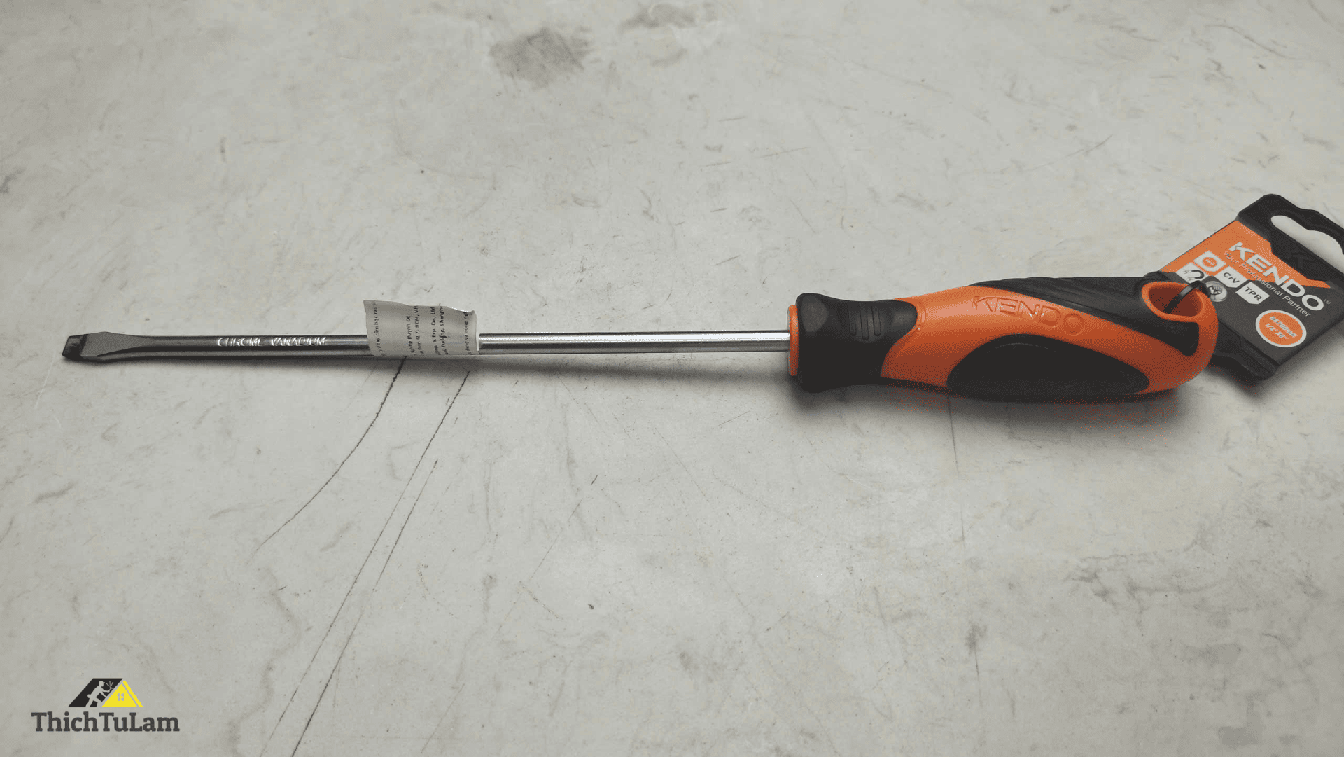 Tua vít dẹp bằng thép Cr-V tay cầm bọc cao su 6.5x1.2x200mm Kendo 20113