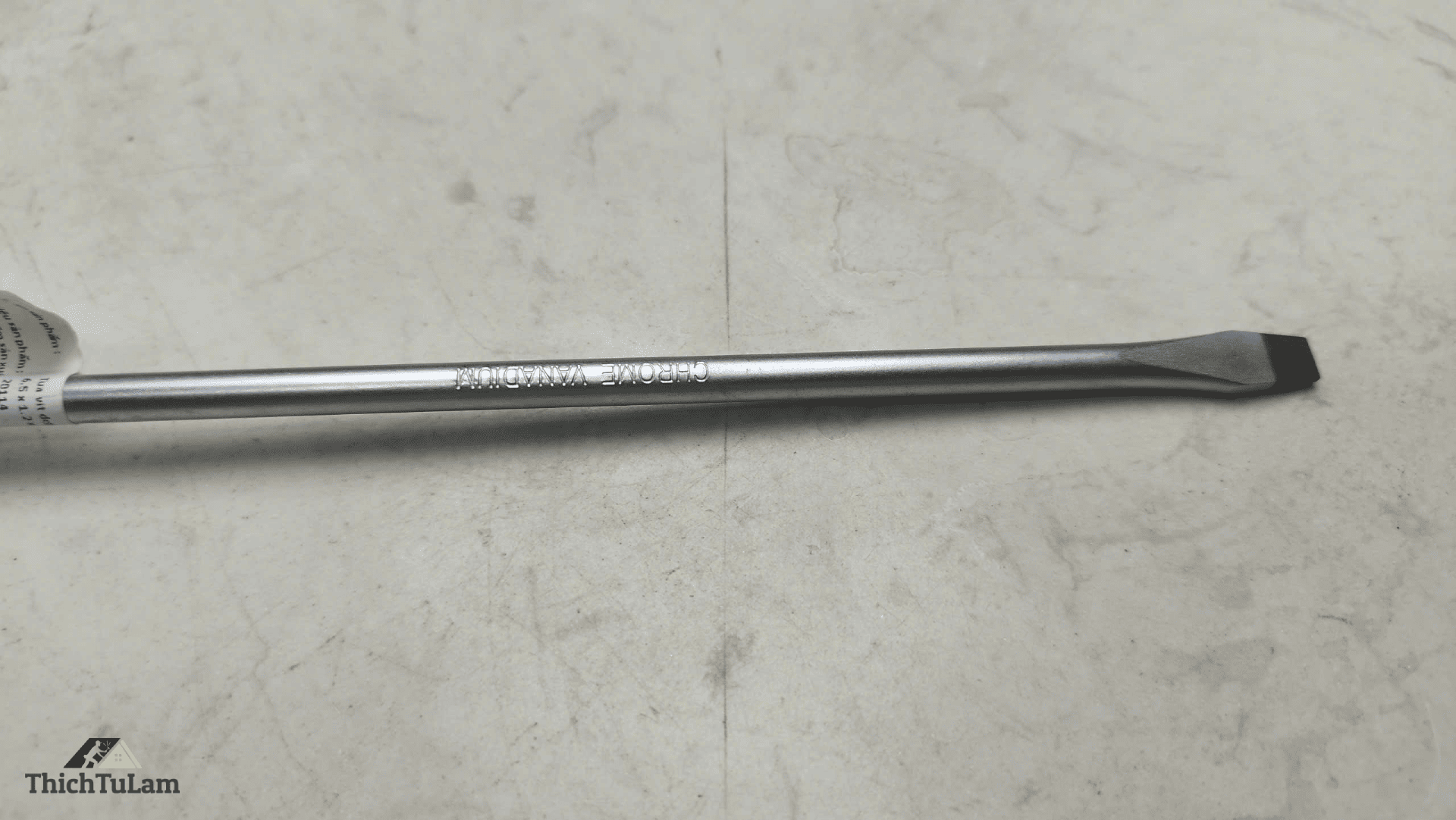 Tua vít dẹp bằng thép Cr-V tay cầm bọc cao su 6.5x1.2x250mm Kendo 20114