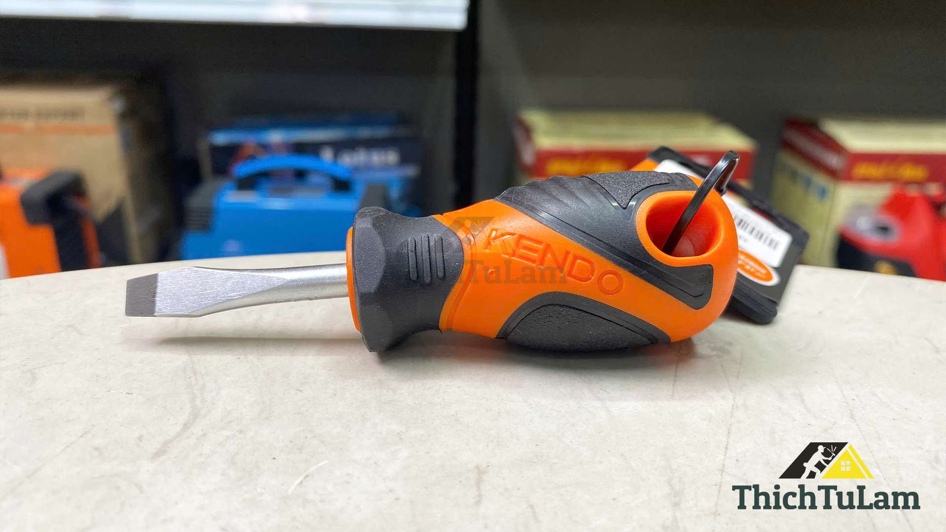 Tua vít dẹp bằng thép Cr-V tay cầm bọc cao su 6x38mm Kendo 20143