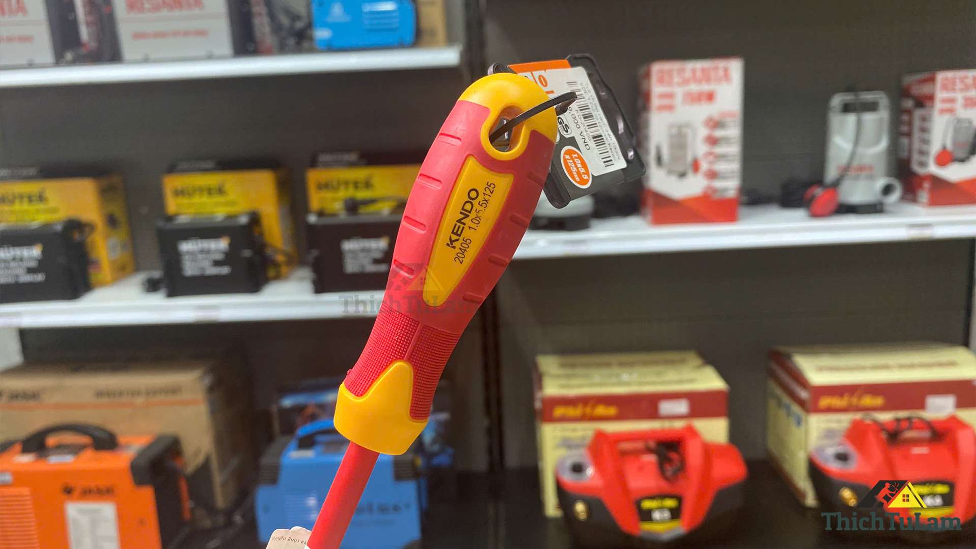 Tua vít dẹt cách điện 1000V VDE 1.0x5.5x125mm Kendo 20405