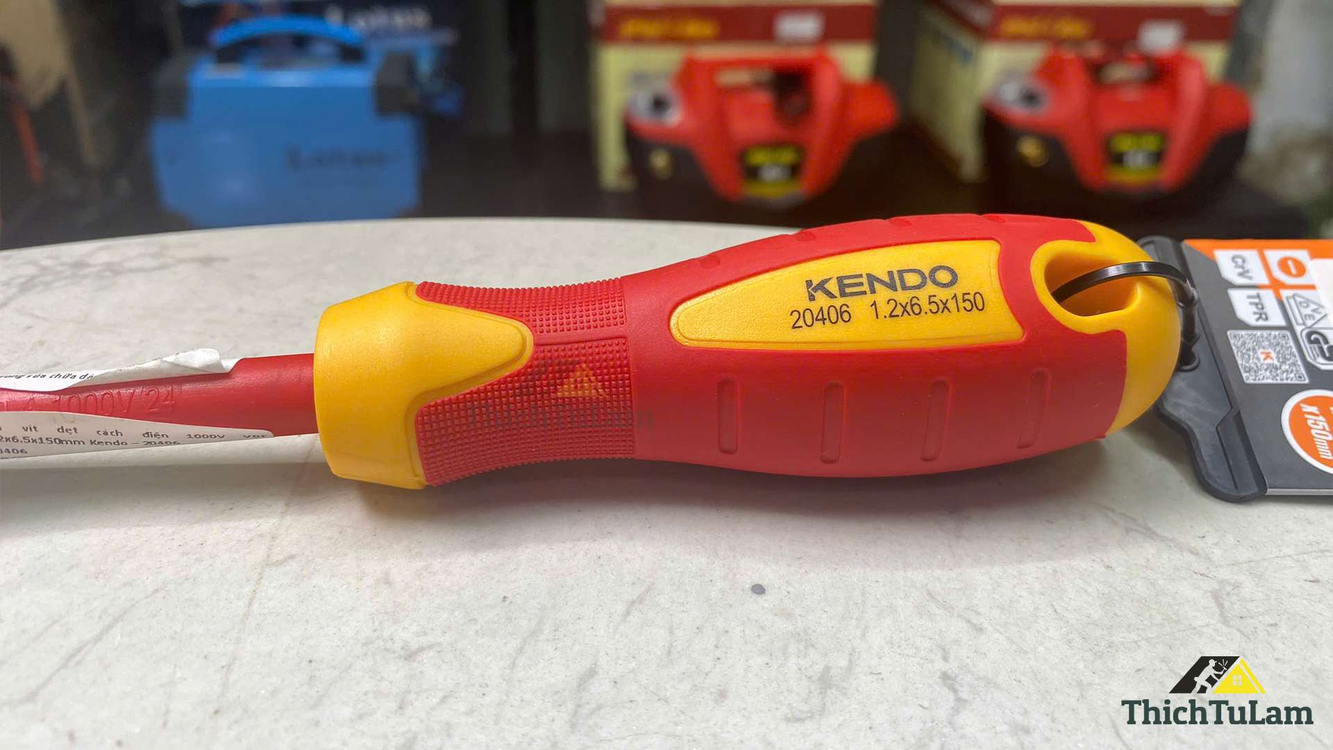 Tua vít dẹt cách điện 1000V VDE 1.2x6.5x150mm Kendo 20406