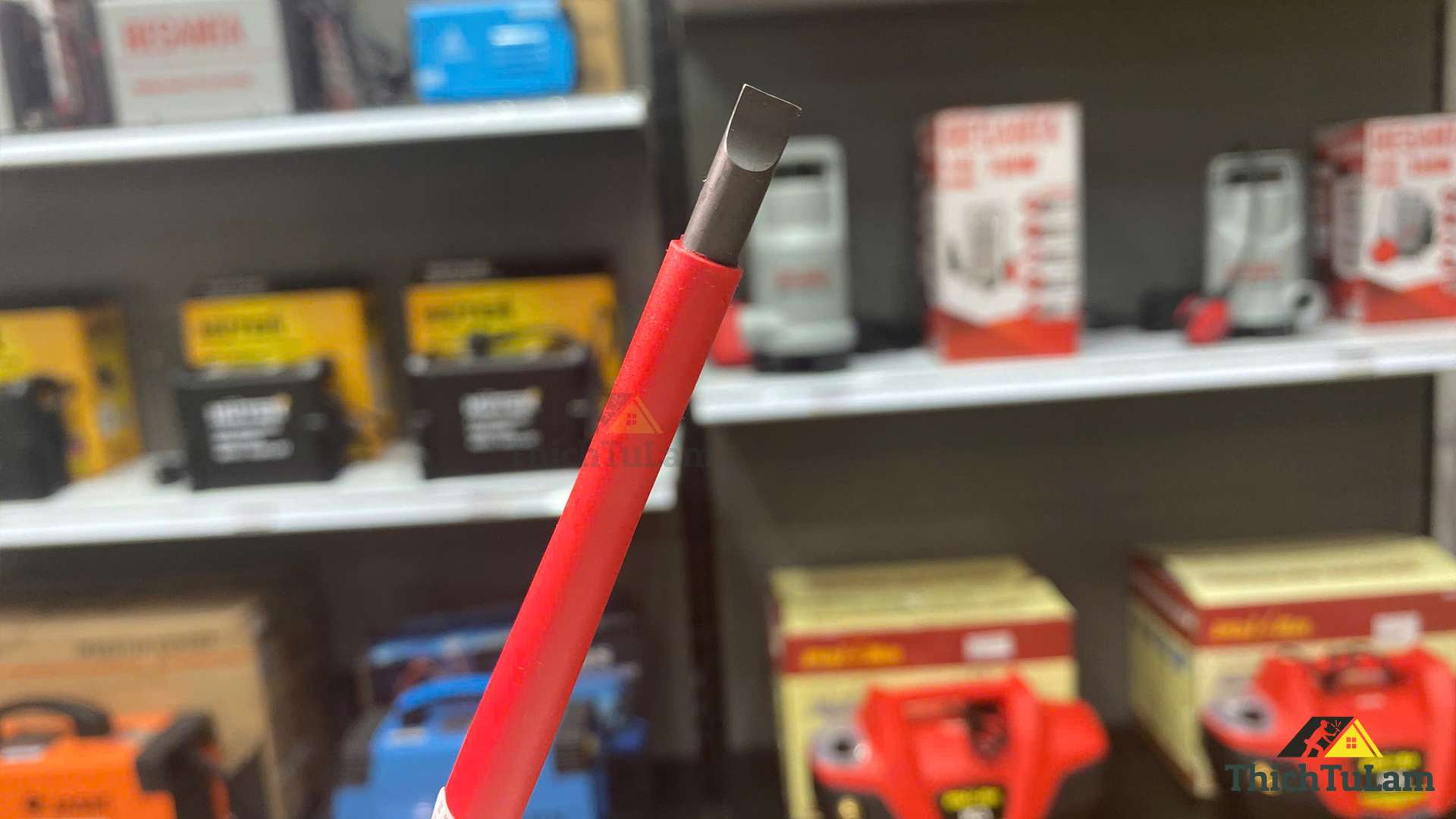 Tua vít dẹt cách điện 1000V VDE 1.2x6.5x150mm Kendo 20406