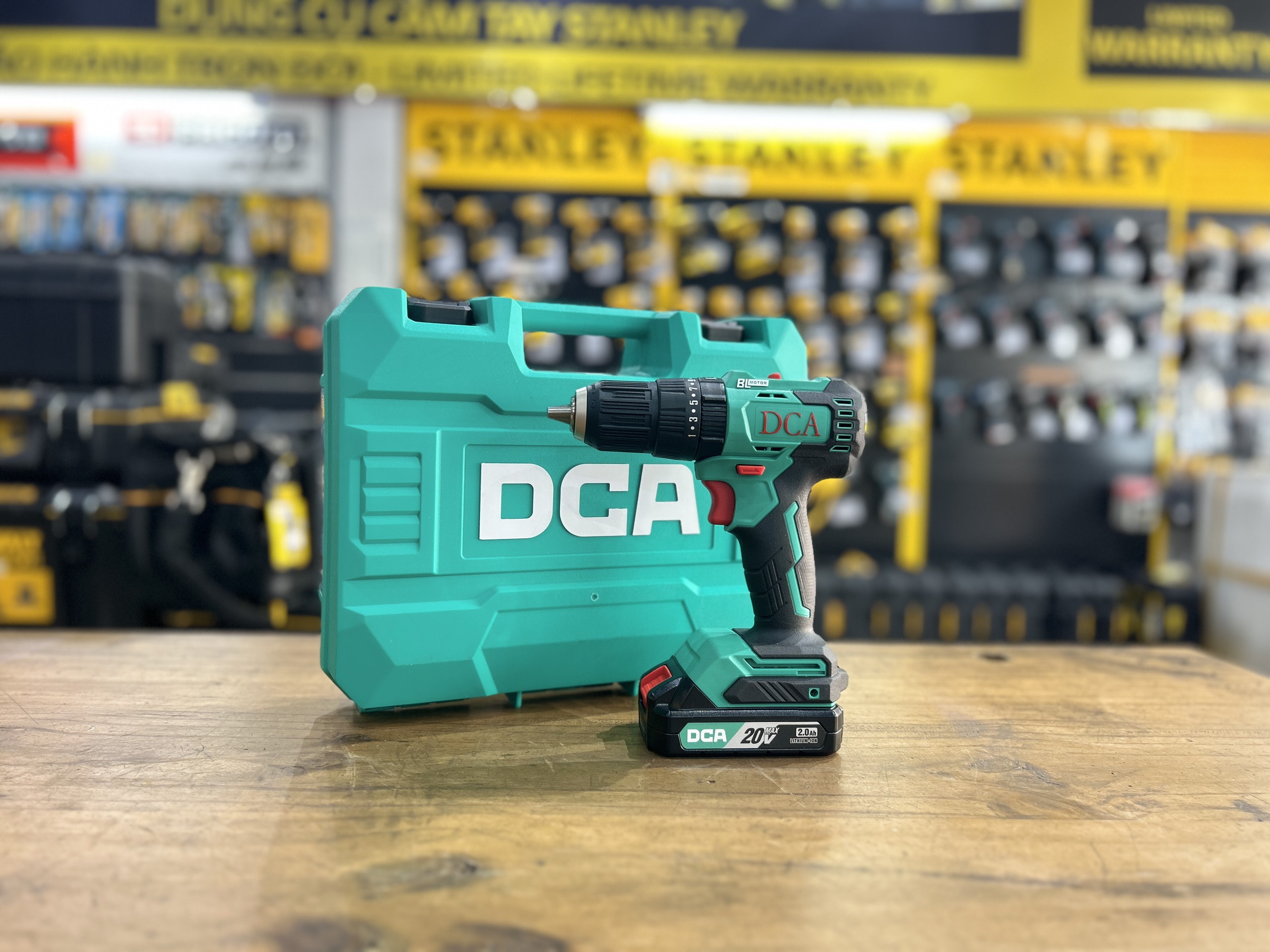 Máy khoan động lực có búa, không chổi than pin 20V/2.0Ah DCA ADJZ2050iDM
