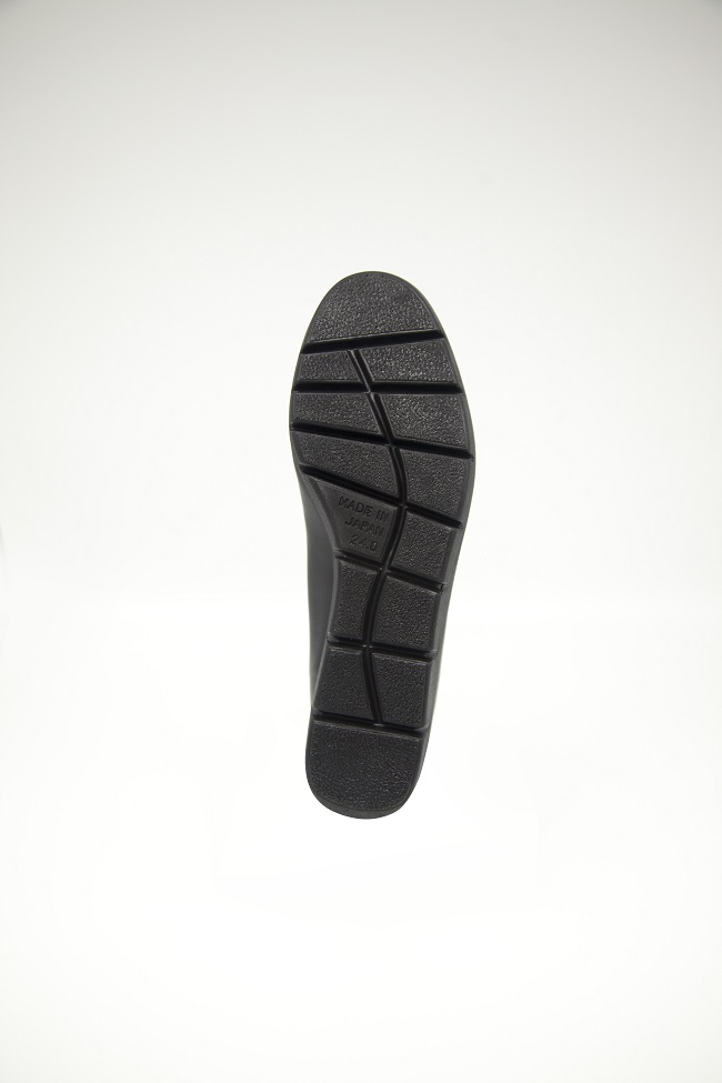 Do được làm từ Urethane và được thiết kế thông minh nên đế giày Kobe Nhật Bản có khả năng chống trơn trượt cực tốt.