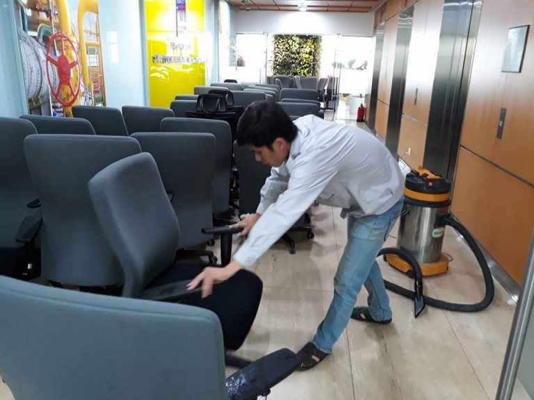 cơ sở giặt ghế văn phòng giá rẻ tại quận hoàng mai.jpg