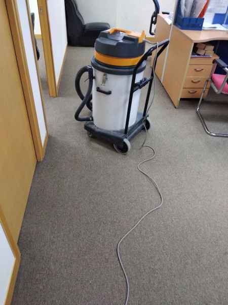 cơ sở giặt thảm chuyên nghiệp giá rẻ tại quận hoàng mai hà nội.