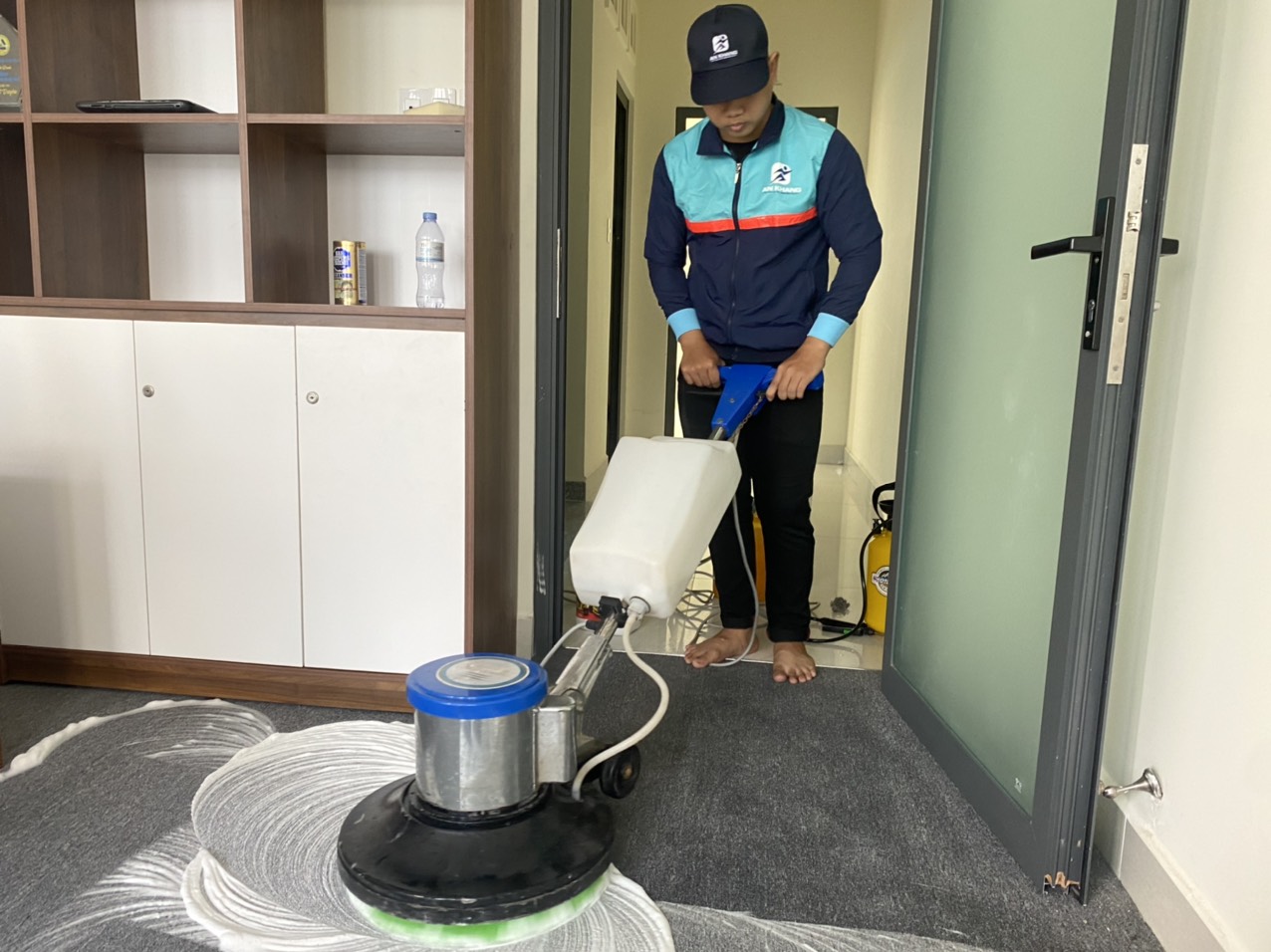 dịch vụ giặt thảm văn phòng chuyên nghiệp giá rẻ tại quận hoàn kiếm hn.jpg