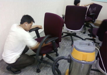 giặt ghế văn phòng chuyên nghiệp giá rẻ tại quận long biên hà nội.