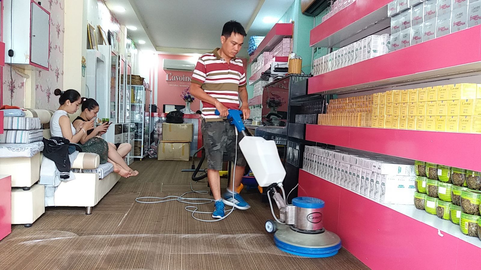 giặt thảm văn phòng giá rẻ đảm bảo chất lượng.