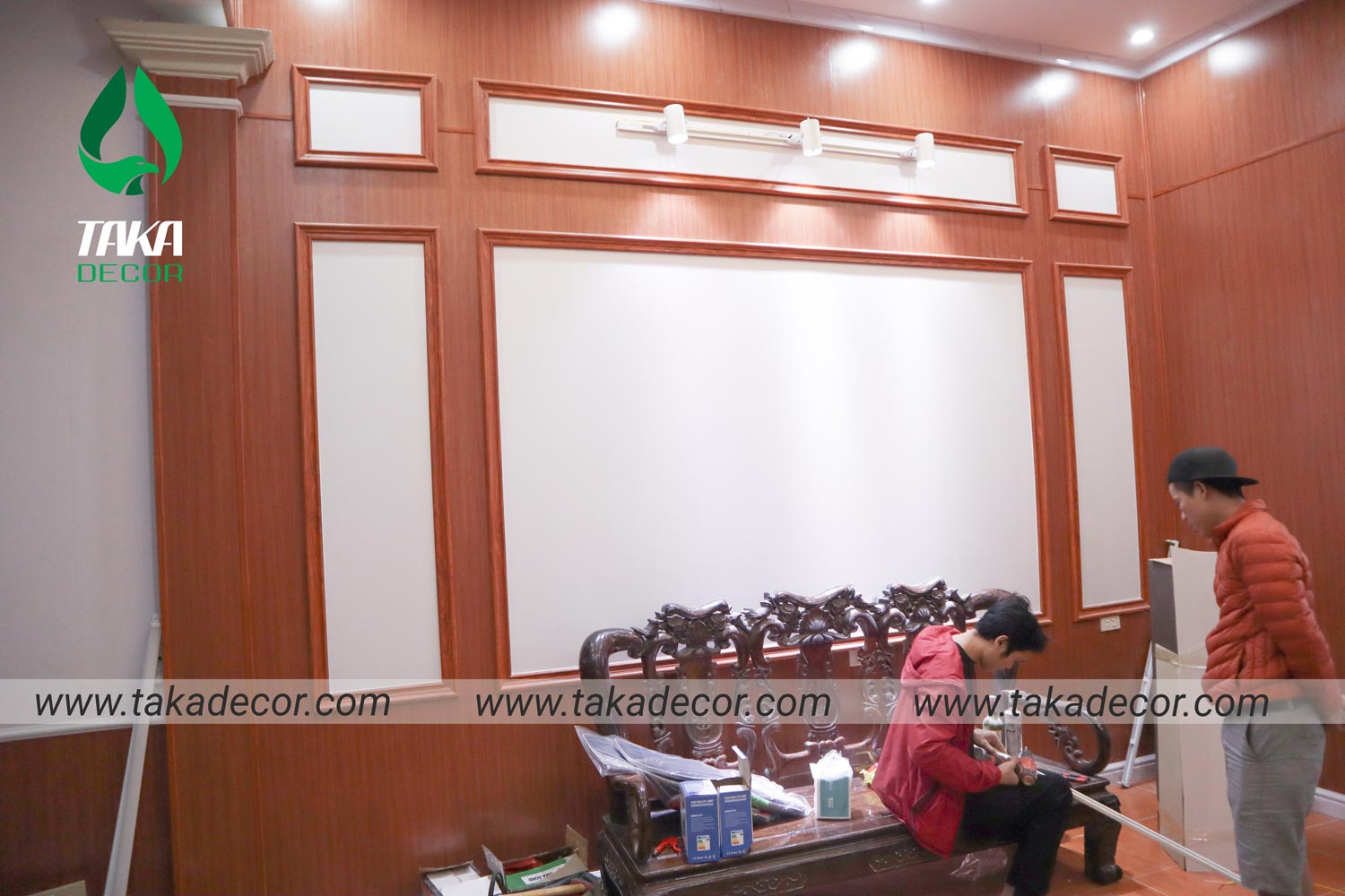 Thi công nội thất bằng tấm nhựa ốp tường pvc vân gỗ