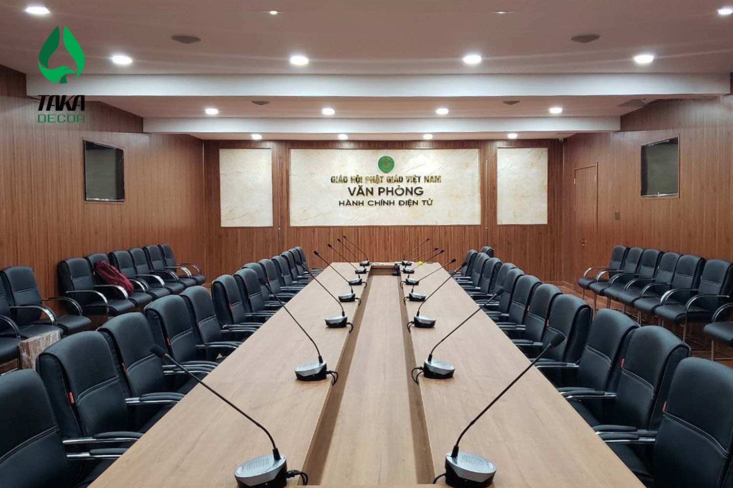 Thi công phòng họp bằng tấm nhựa ốp tường PVC takadecor