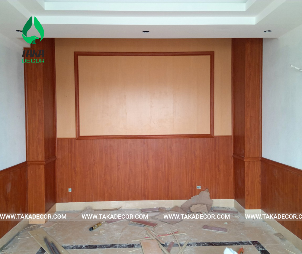 công trình thi công tấm nhựa ốp tường pvc giả gỗ mã Taka 001