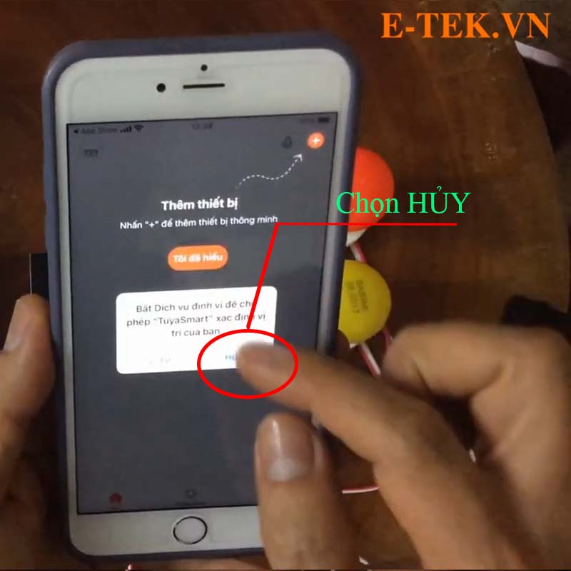 Chọn hủy hoặc bật định vị trên điện thoại cài app tuyasmart