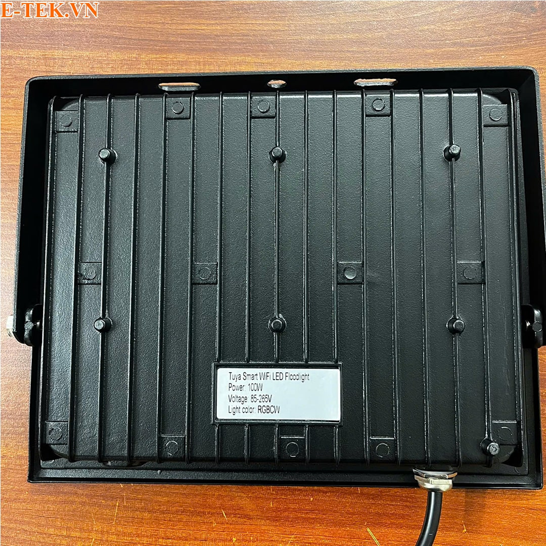 Den-LED-RGB-doi-mau-wifi-100w-2024-mat-sau