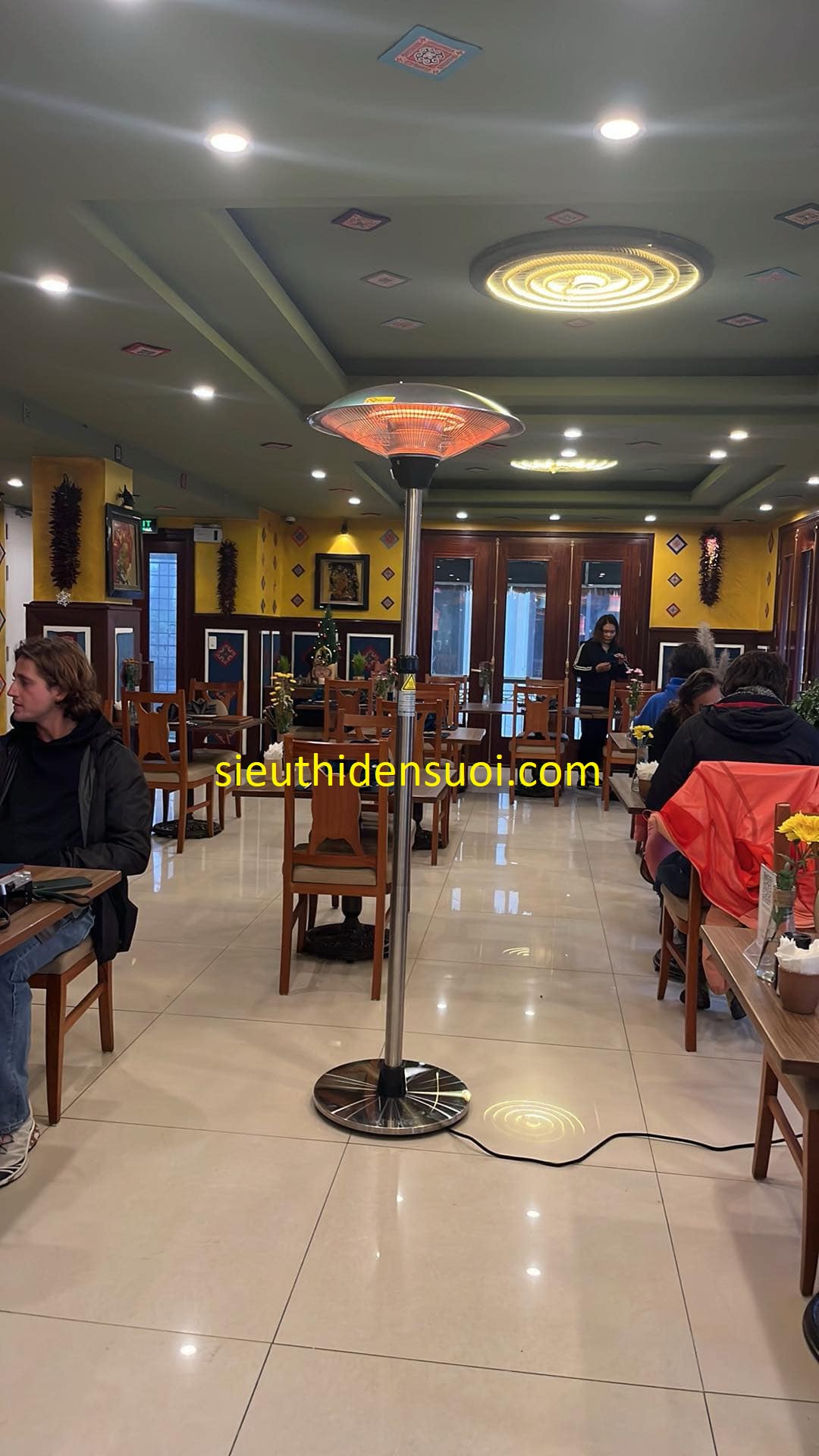 Đèn sưởi ngoài trời bằng điện