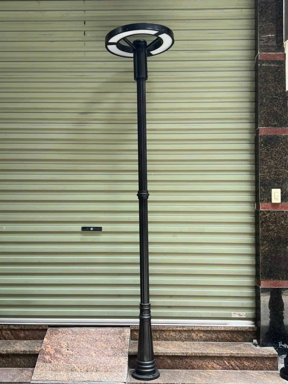 Cột đèn hiện đại