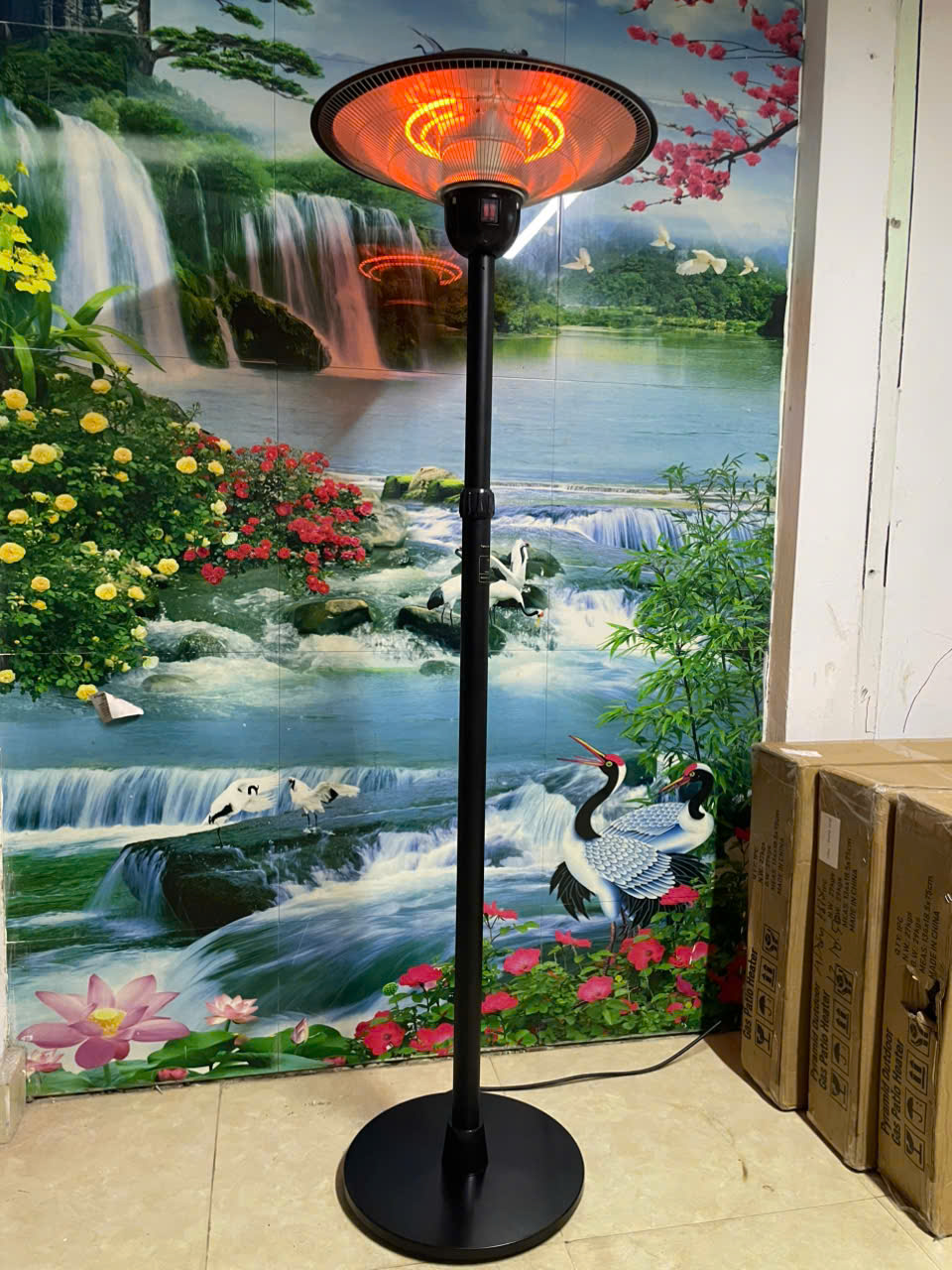 cây sưởi điện màu đen