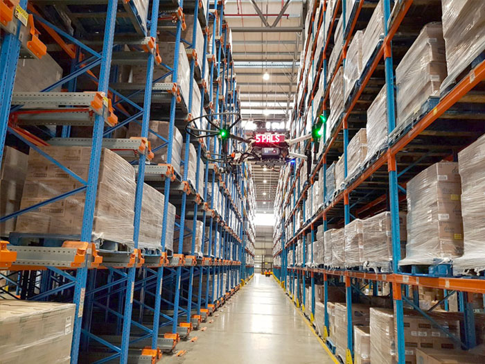 Hệ thống kiểm kho bằng drone do Wire phát triển.