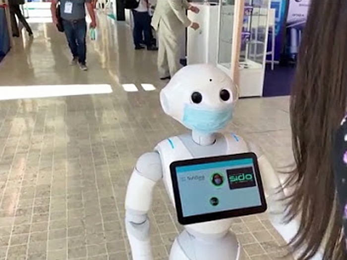 Robot đưa ra lời nhắc nhở thân thiện với con người