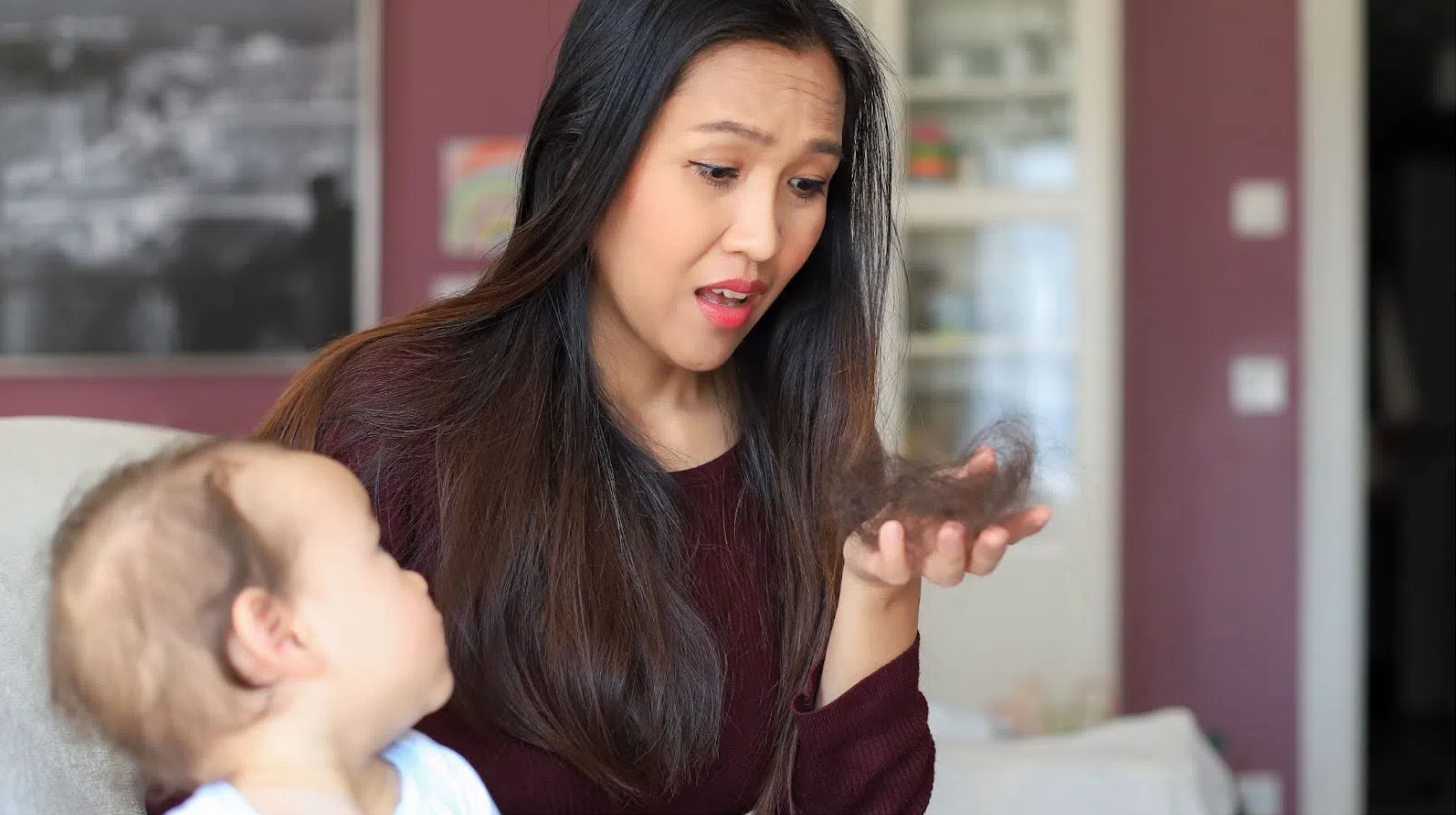 Vì sao mẹ sau sinh hay bị rụng tóc?