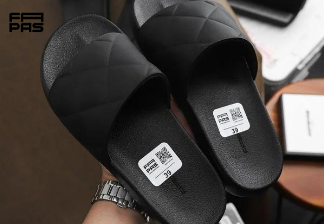 Dép quai ngang không có quai hậu