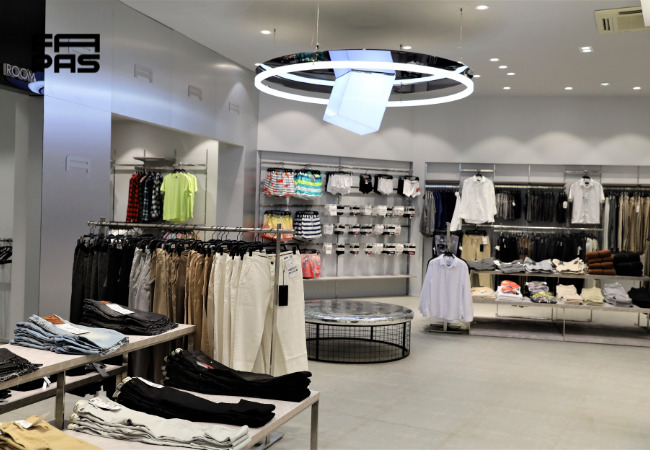 Nên mua áo hoodie nam ở chính hãng ở đâu?