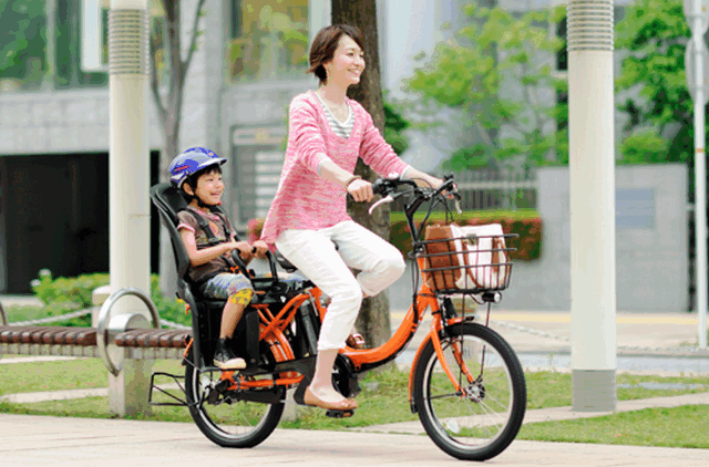 luu ý khi để trẻ nhỏ ngồi phía sau xe điện