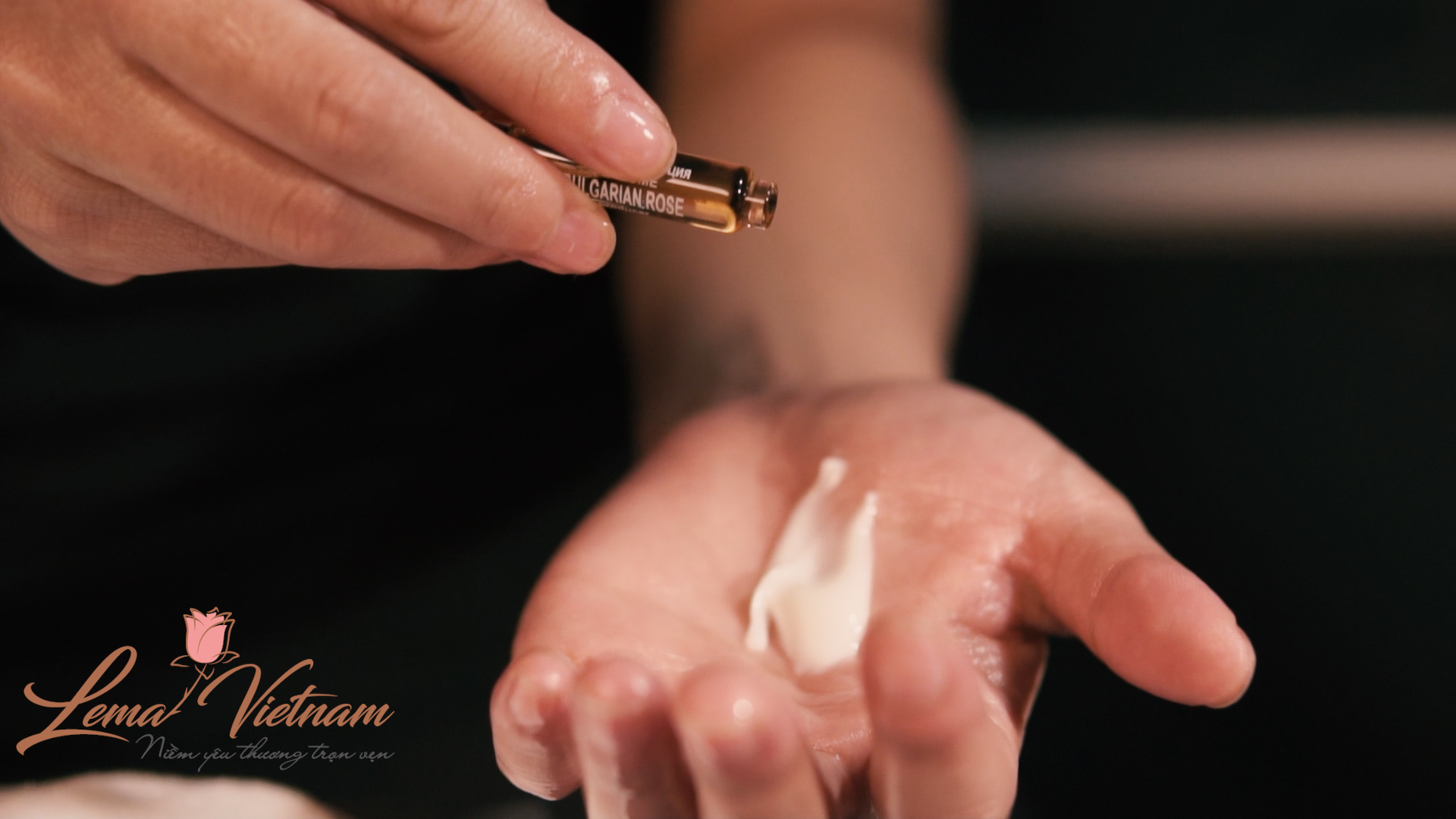 hướng dẫn sử dụng tinh dầu hoa hồng hiệu quả