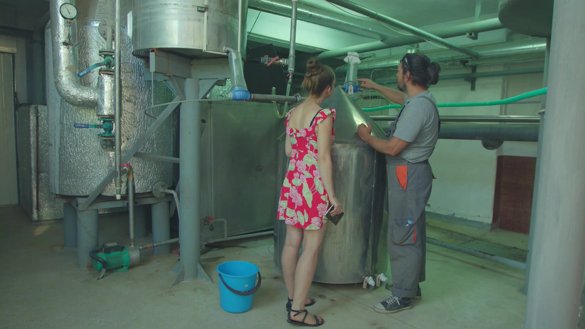 Chưng cất tính dầu hoa hồng, nước hoa hồng