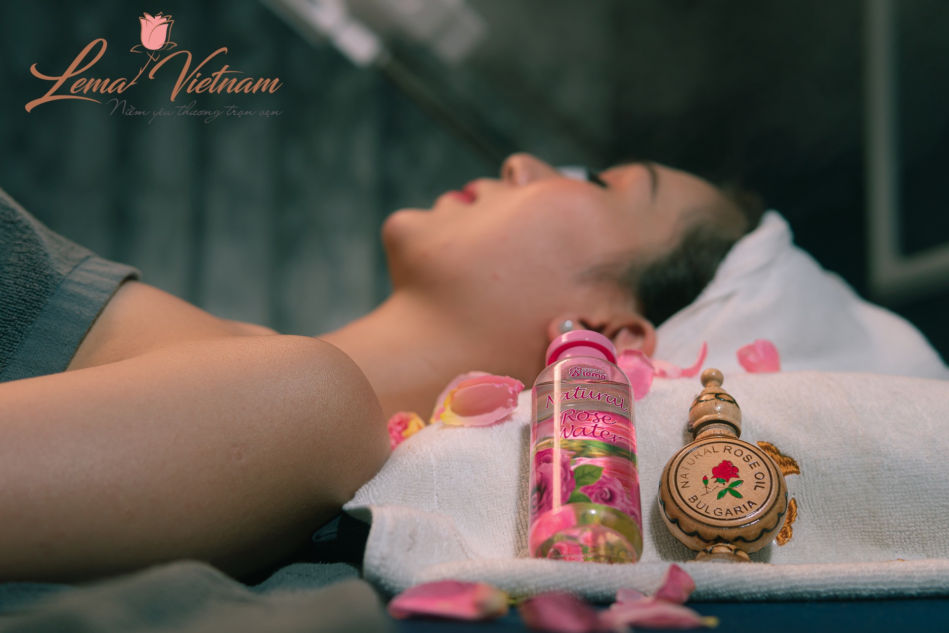 công dụng nước hoa hồng