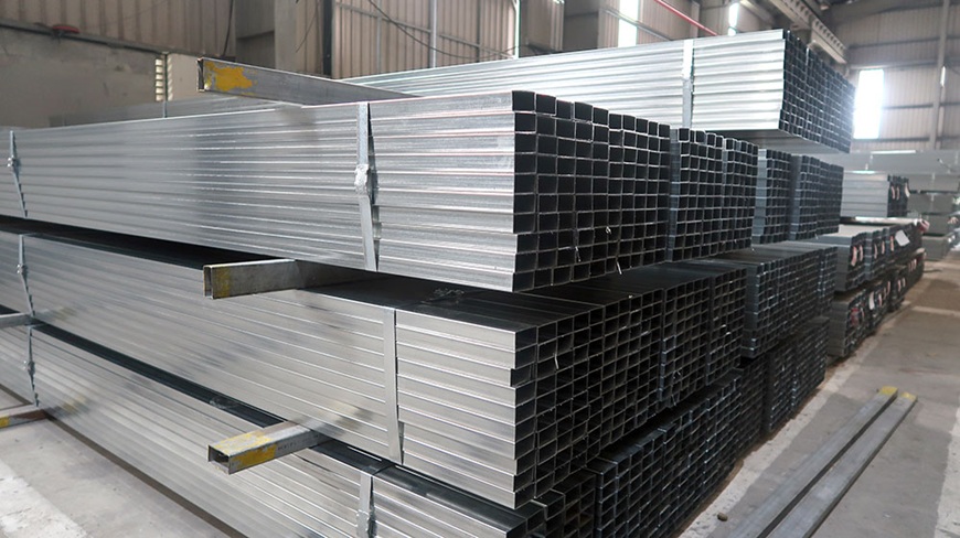 Điểm đặc biệt ở thép hộp mạ kẽm khác thép hộp thông thường là lớp bề mặt thẩm mỹ sáng bóng ứng dụng được ở nhiều kiểu hạng mục, công trình